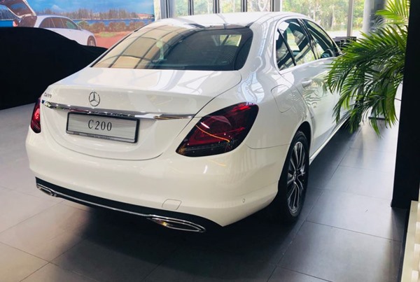 Phần đuôi xe&nbsp;Mercedes C200 2020