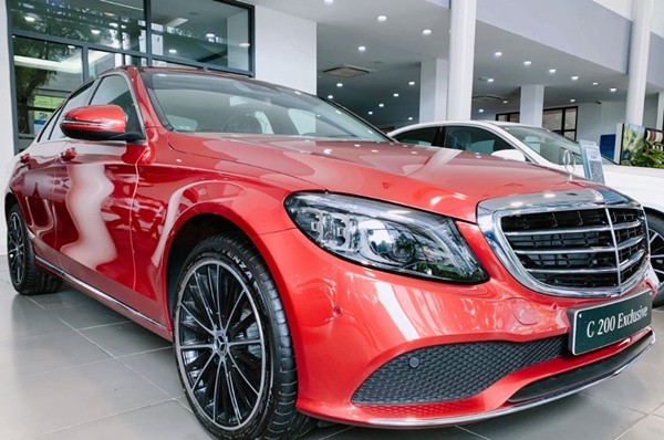 Mercedes C200 Exclusive màu đỏ ngoại thất 2020