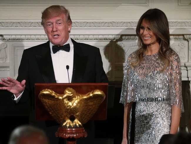 Vợ của ông Donald Trump, Melania, cũng có những sở thích thời trang đắt tiền với những chiếc áo trị giá tới 50.000 USD.
