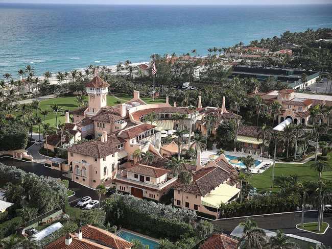 … bao gồm khu Mar-A-Lago trị giá 170 triệu USD, một khu đất rộng 17 mẫu ở Palm Beach mà ông Trump đã mua với giá 10 triệu USD.
