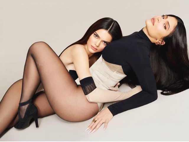 Chị em Kylie - Kendall Jenner diện bodysuit kén dáng