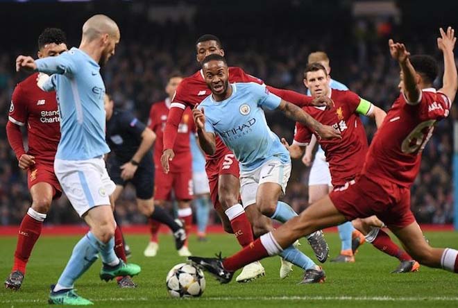 Man City (áo xanh) muốn tiếp Liverpool trên sân nhà Etihad