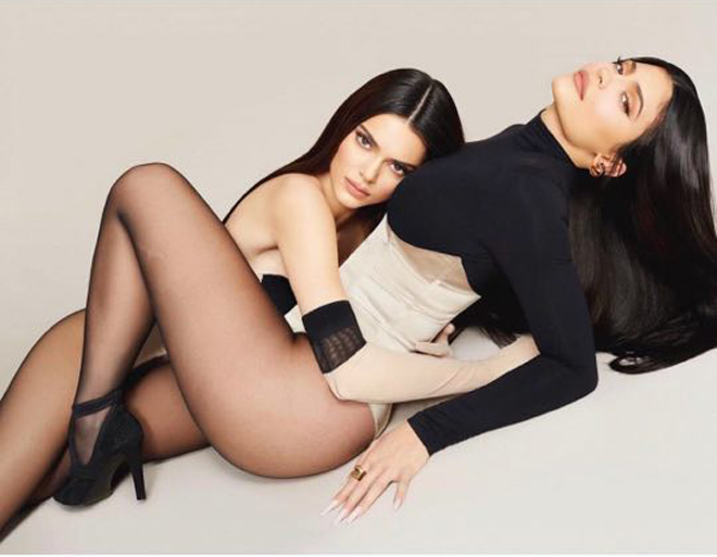 Chị em nhà Kendall và Kylie Jenner xuất hiện ấn tượng trong quảng cáo mới.