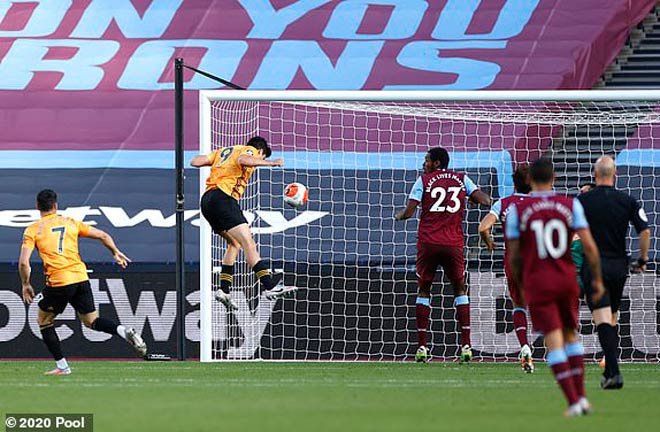 Trực tiếp bóng đá West Ham - Wolves: Tuyệt phẩm cuối trận, vỡ òa niềm vui (Hết giờ) - 4