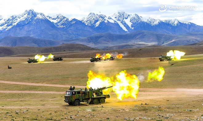 Pháo gắn&nbsp;trên xe tải là vũ khí uy lực của Trung Quốc trong tác chiến vùng núi.