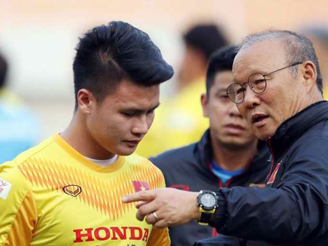 HLV Park Hang-seo nhàn nhã hơn các đối thủ khi bóng đá Việt Nam sớm trở lại, giúp ông có nhiều điều kiện thuận lợi trong công tác chuẩn bị. Ảnh: NGỌC DUNG