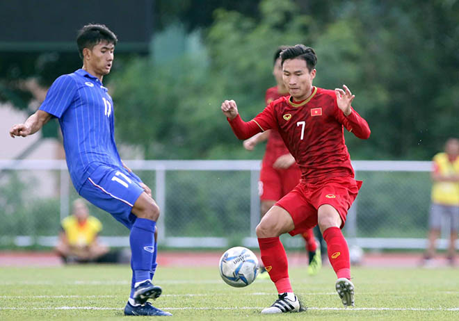 Thái Lan (trái) có thể dùng đội trẻ thi đấu ở vòng bảng AFF Cup 2020.