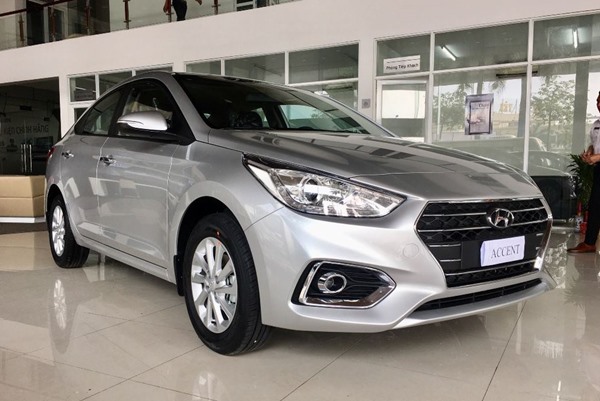 Hyundai Accent AT 2020 màu bạc giá 499 triệu đồng tại đại lý