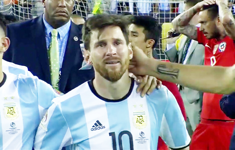 Lionel Messi: Thiên tài số 1 và 2 mảng sáng tối - 12