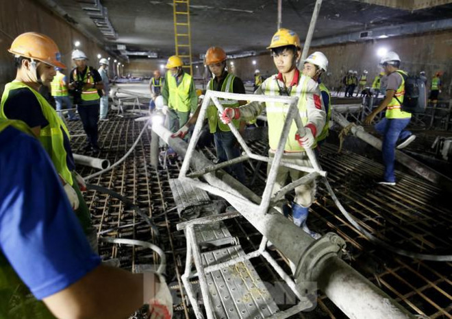 Ông Nguyễn Ngọc Trung, kỹ sư an toàn (Dự án đường sắt Nhổn – ga Hà Nội) cho biết, đêm 24, rạng sáng 25/6 Ban quản lý dự án tổ chức đổ bê tông đốt cuối của tầng 2 hầm ga S9, đoạn nút giao Kim Mã – Liễu Giai.&nbsp;