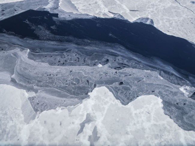 Sông băng Lambert, Nam Cực: Lambert là dòng sông băng lớn nhất và di chuyển nhanh nhất thế giới. Nó có chiều dài 402km và rộng 96km, chiếm khoảng 8% lượng băng ở Nam Cực.
