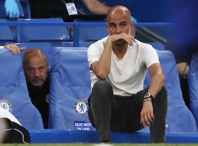 Vẻ mặt thất vọng của HLV Pep Guardiola ở trận Man City thua Chelsea