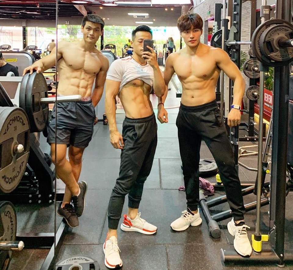 Hội nam thần phòng gym tại Sài Gòn khiến các nàng mê mệt bởi thân hình săn chắc, bụng nổi cơ cuồn cuộn.