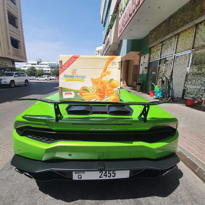 Shipper nhà có điều kiện lái Lamborghini Huracan đi giao xoài - 4