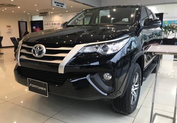 Hình ảnh Toyota Fortuner màu đen