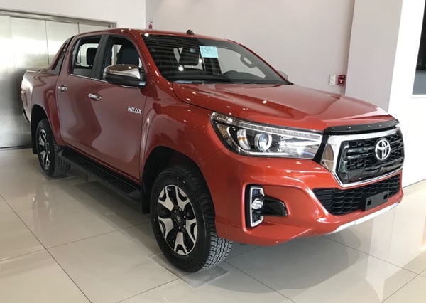 Xe bán tải Toyota Hilux