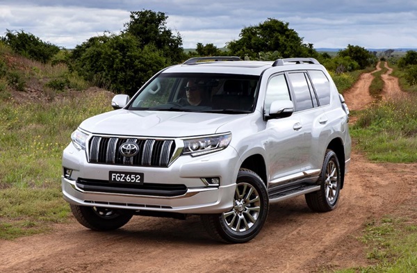 Hình ảnh xe Toyota Prado màu trắng bạc