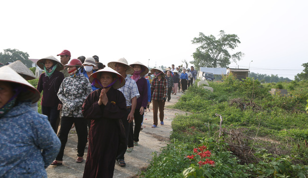 Ai nấy đều&nbsp;đau buồn, thương tiếc trước sự ra đi của cháu bé.