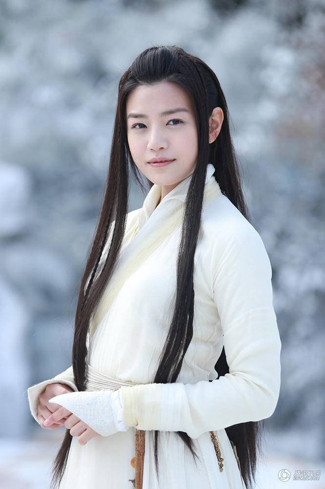 Ở gần cuối phim, tạo hình tóc buông xõa của Trần Nghiên Hy nhận được nhiều lời khen hơn. Tuy nhiên, diễn xuất của cô không "cứu" được nhan sắc bị ví là "Tiểu Long Nữ xấu nhất màn ảnh".
