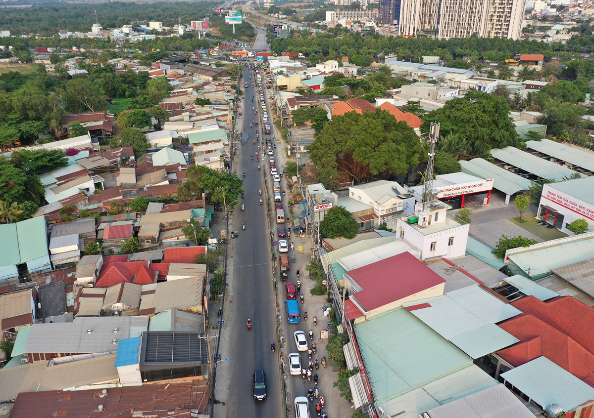 Đến tháng 5/2019, dự án này được chuyển giao cho Ban Quản lý dự án đầu tư xây dựng các công trình giao thông thành phố (trực thuộc UBND TP.HCM), nhưng đến thời điểm hiện tại dự án vẫn chưa có dấu hiệu khả quan. Toàn bộ công trình không có máy móc, công nhân thi công, trong khi nhiều đoạn rào chắn vẫn nằm giữa mặt đường gây khó khăn cho người dân và giao thông qua lại. Theo đại diện chủ đầu tư, nguyên nhân dự án chậm tiến độ thời gian qua là do chưa được bàn giao phần mặt bằng còn lại.