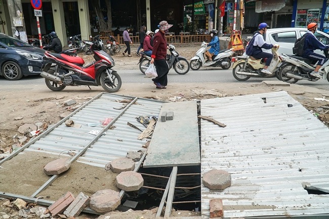 Cụ thể, trong quá trình triển khai dự án, UBND quận Thanh Xuân đã lên phương án thu hồi đất với 80 hộ dân và 11 tổ chức nằm trong chỉ giới đường đỏ. Đến năm 2019, UBND quận đã chi trả tiền bồi thường, hỗ trợ tái định cư đối với 77 hộ dân và 11 đơn vị.

