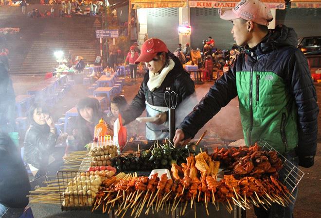 Chợ đêm với vô vàn loại thịt xin nướng. (ảnh sưu tầm)