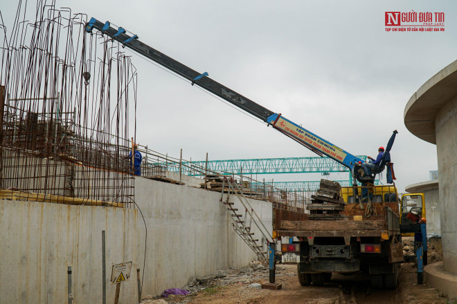 Hệ thống cống thu gom được lắp đặt bằng công nghệ khoan kích ngầm (Pipe jacking) mới, không phải đào xới bên trên mặt đường nên không ảnh hưởng đến giao thông, đường xá, cầu cống... Dẫn đến không làm ùn tắc hệ thống giao thông, đời sống của dân cư trong khu vực thi công.