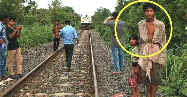 Bố con anh Swapan đứng chắn giữa đường ray để chặn tàu lại, tránh sự cố xảy ra.