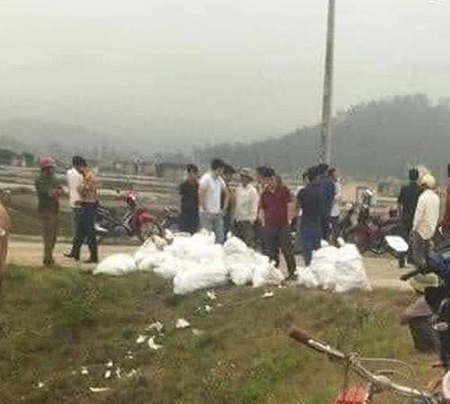 Gần 1 tấn ma túy đá các đối tượng bở lại khi bị công an truy bắt tại huyện Quỳnh Lưu, Nghệ An vào tháng 4-2019. Ảnh: Q.Lưu