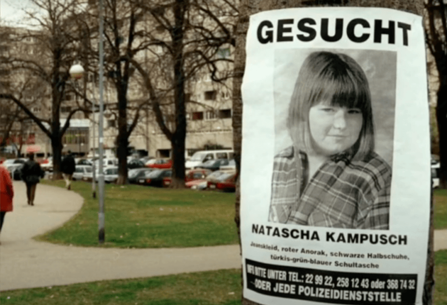 Tờ rơi&nbsp;tìm kiếm thông tin về Natascha Kampusch sau khi cô bé 10 tuổi bị bắt cóc&nbsp;trên đường đi học.