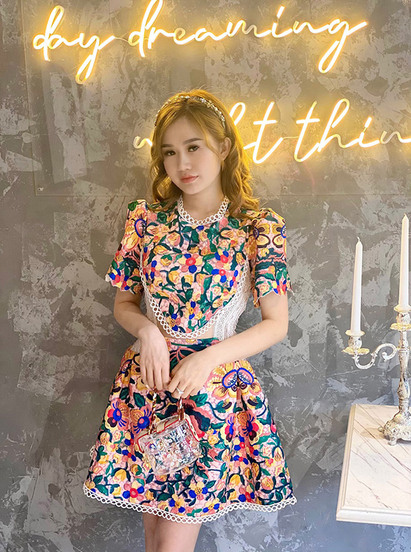 “Hang Oi” hoạt động chủ yếu dựa trên hình thức online và kinh doanh livestream