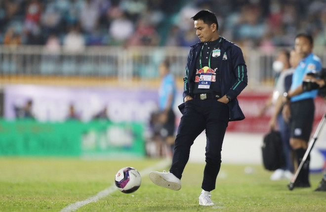 Zico Thái là nhà cầm quân xuất sắc nhất tháng 1 và 3 V-League 2021. Ảnh: ANH ĐỒNG.
