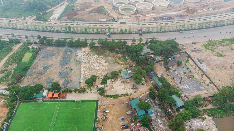 Công ty CP Bitexco là đơn vị thực hiện dự án đường bao quanh công viên Chu Văn An dài khoảng 3,76km gồm một tuyến đường chính dài 2,5km với nền đường rộng 53,5m và một tuyến đường phụ dìa 1,1km. Nền đường rộng 20,5m để đổi lấy 90ha đất này là dự án khu đô thị The Manor Central Park.