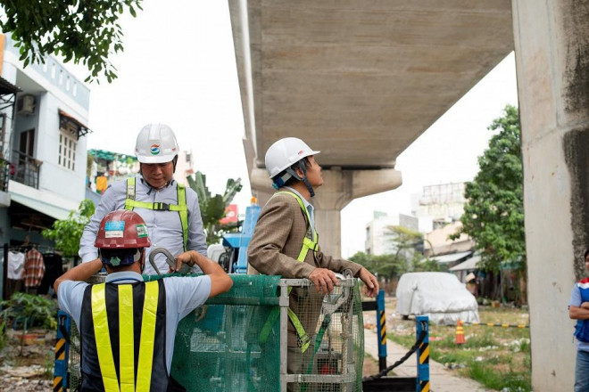 Hội đồng Nghiệm thu Nhà nước kiểm tra hiện trường đầu năm 2021 sau khi phát hiện một gối cao su bị rơi và một gối có dấu hiệu bị xê dịch khỏi vị trí ban đầu