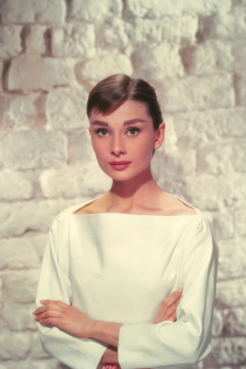 11 sự thật về chế độ làm đẹp từ trong ra ngoài của huyền thoại Audrey Hepburn - 1