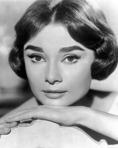 11 sự thật về chế độ làm đẹp từ trong ra ngoài của huyền thoại Audrey Hepburn - 2