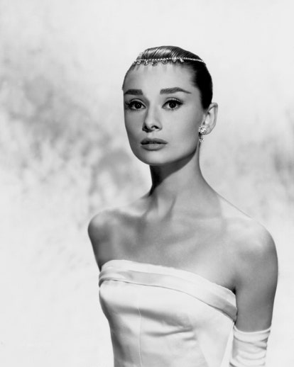 11 sự thật về chế độ làm đẹp từ trong ra ngoài của huyền thoại Audrey Hepburn - 4