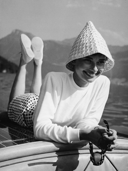 11 sự thật về chế độ làm đẹp từ trong ra ngoài của huyền thoại Audrey Hepburn - 9