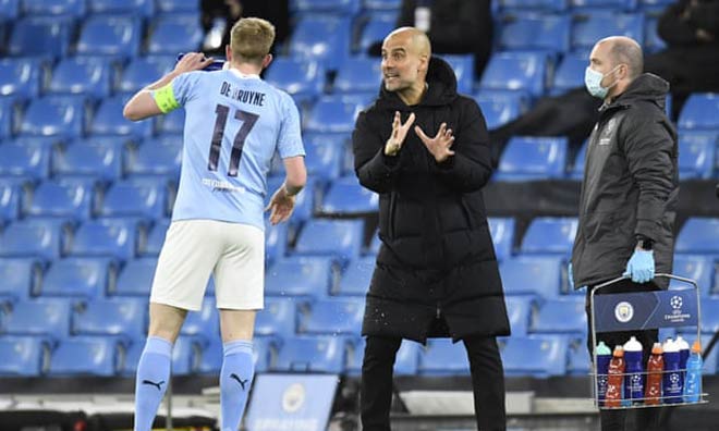 HLV Pep Guardiola thừa nhận chưa từng thấy việc trọng tài xin chữ ký cầu thủ bao giờ