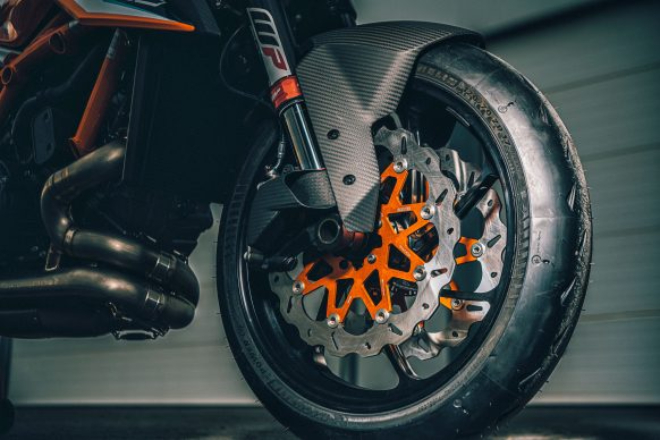 Siêu môtô 2021 KTM 1290 Super Duke RR ra mắt, thân bằng sợi carbon - 9