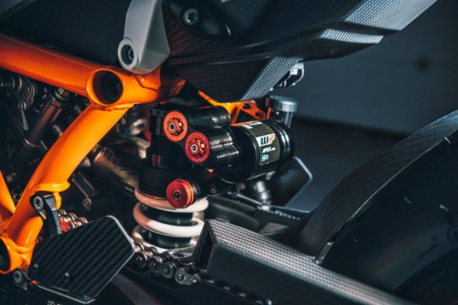 Siêu môtô 2021 KTM 1290 Super Duke RR ra mắt, thân bằng sợi carbon - 10