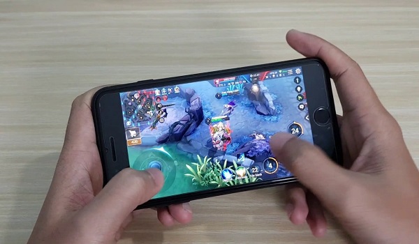 Khi chơi game quá nhiều cũng có thể khiến Iphone bị nóng