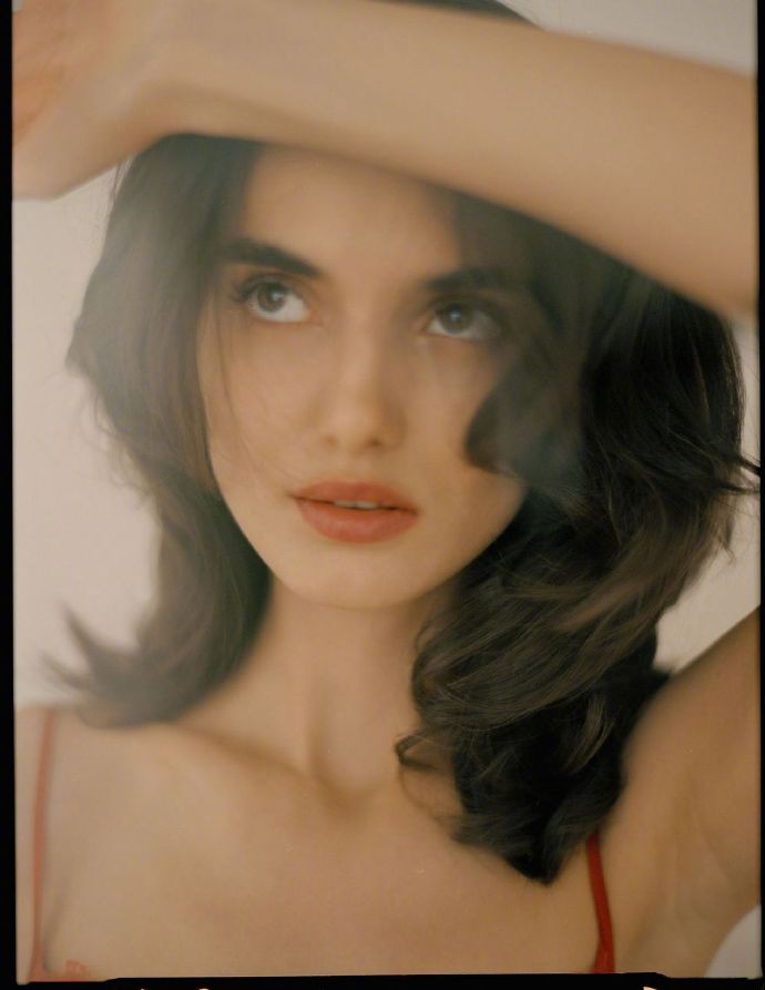 Blanca Padilla là người mẫu mang quốc tịch Tây Ban Nha, gây chú ý với vẻ ngoài hoàn hảo.