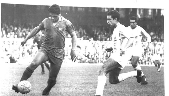 Huyền thoại Julio Cesar Benitez (trái) qua đời gây sốc năm 1968