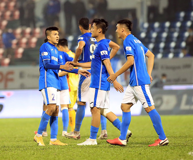 Cầu thủ Than Quảng Ninh tạm thời chấp nhận thi đấu trận gặp Hà Nội FC.