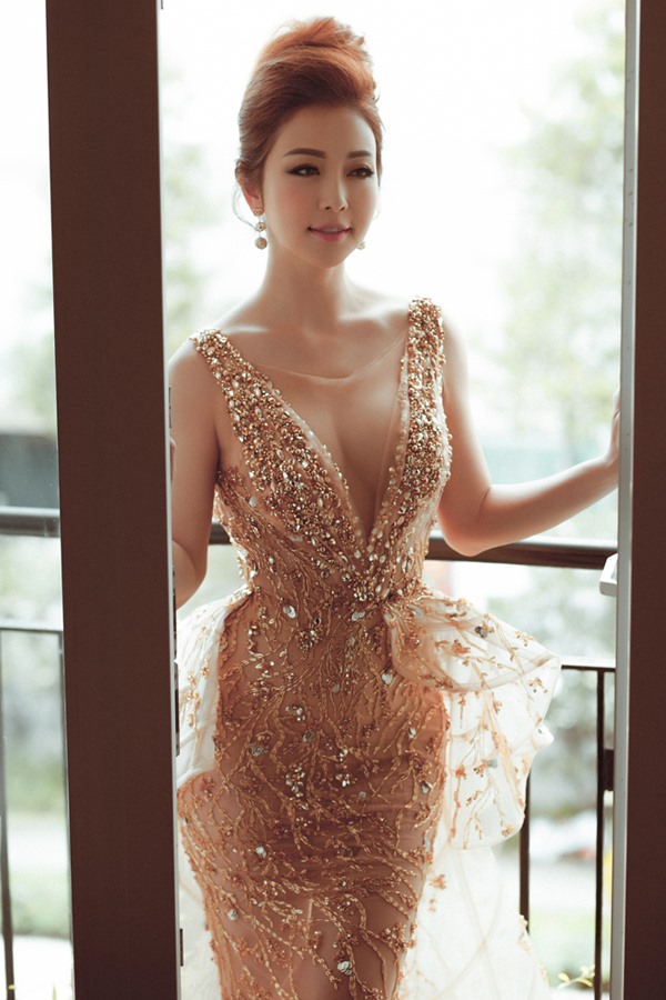 Hoa hậu Jennifer Phạm bất ngờ tái xuất vì sao nam này - 1