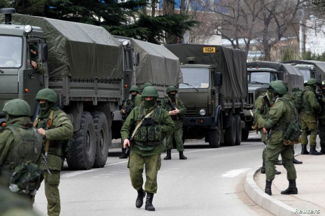 Binh sĩ Nga xuất hiện ở thị trấn Balaklava, bán đảo Crimea, giáp biên giới với Ukraine hồi tháng 3-2014. Ảnh: REUTERS&nbsp;