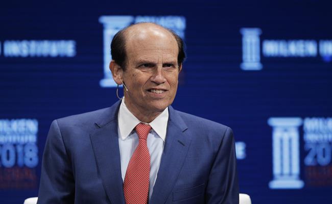 Michael Milken là một tỷ phú với số tài sản ròng khoảng 3,7 tỷ USD. Milken là người tiên phong với chiến lược M&amp;A - mua bán và sáp nhập doanh nghiệp hòng sinh lời.&nbsp;
