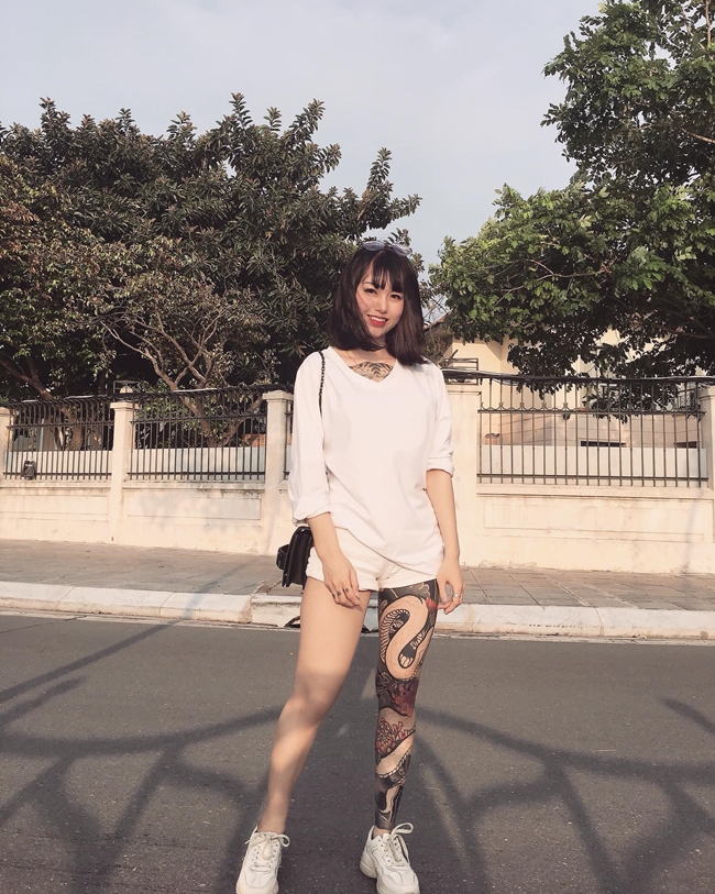 Nguyễn Thị Mai được biết đến với biệt danh "người đẹp xăm mình" với những hình xăm lớn ở lưng, ngực và chân trái. 
