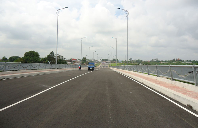 Cầu Rạch Tra nối 2 Huyện Hóc Môn và Củ Chi được xây mới, góp phần phát triển kinh tế - xã hội cho khu vực này.